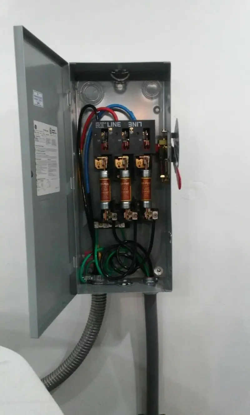 Three-phase disconnect switch installed for Electrical Wiring & Rewiring in Cuero
